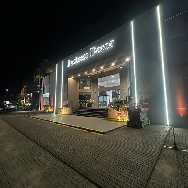 Projeto de iluminação em fachada comercial